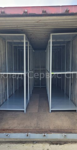 Полочные стеллажи для хранения в контейнере